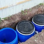 If there is a large volume of wastewater, you need to install several barrels connected in series